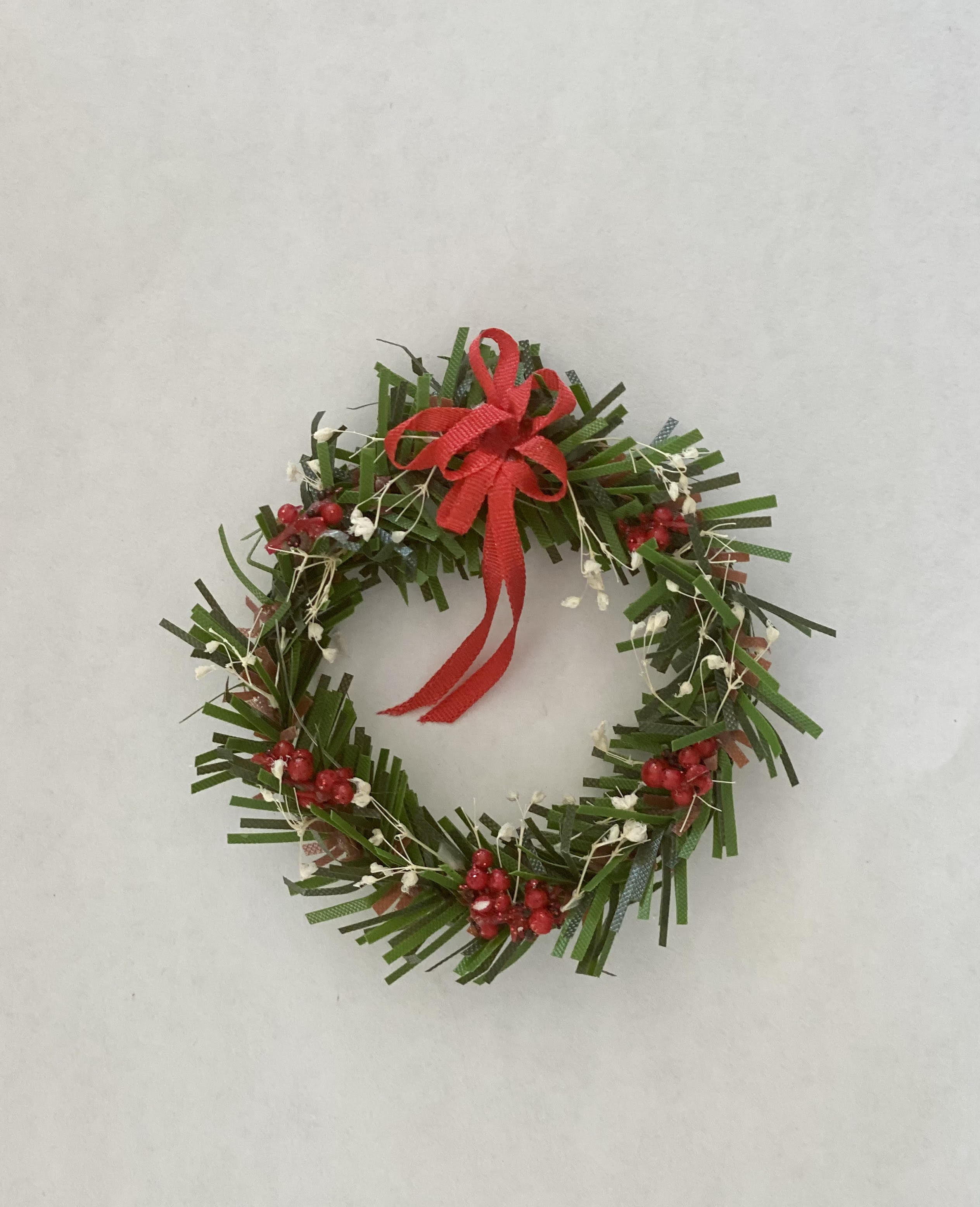 Red and White Holiday Wreath - Click Image to Close